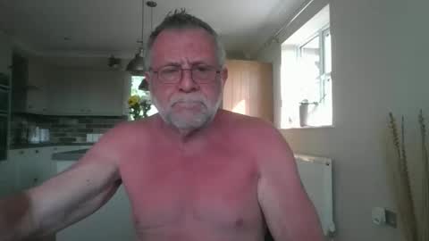 Snapshot of martinrgbxxxx chatting on 05-25-26, 08:09 martinrgbxxxx online show from 05-25-26, 08:09