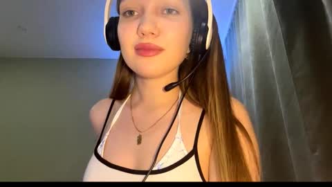 Snapshot of martinwion chatting on 09-25-25, 07:17 Emily online show from 09-25-25, 07:17