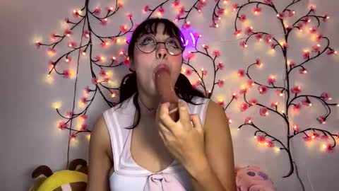 Snapshot of maru__chan chatting on 10-06-25, 02:31 Maru online show from 10-06-25, 02:31