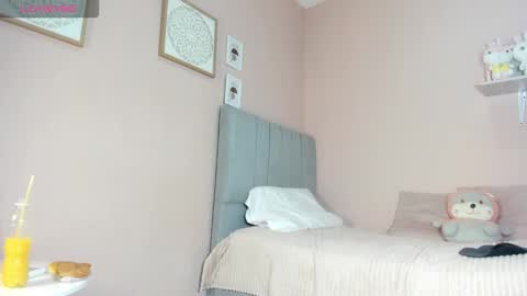 Snapshot of mary_cute9 chatting on 11-22-25, 12:26 mary_cute9 online show from 11-22-25, 12:26