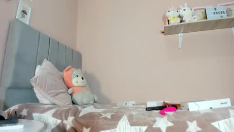 Snapshot of mary_cute9 chatting on 11-29-25, 12:08 mary_cute9 online show from 11-29-25, 12:08