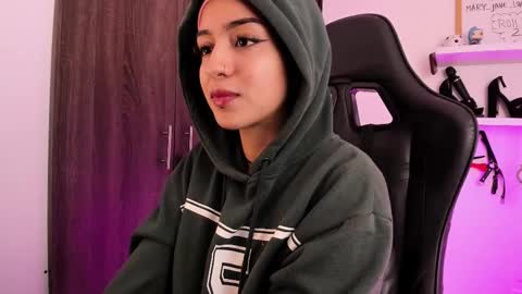 Snapshot of mary_jane_lovers chatting on 03-08-25, 08:33 Mary Jane online show from 03-08-25, 08:33