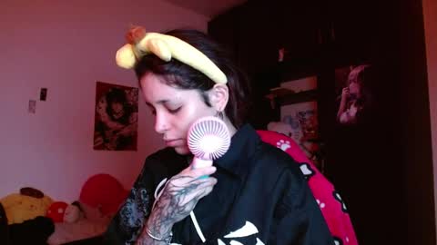 Snapshot of mary_janness chatting on 05-19-26, 08:20 100 online show from 05-19-26, 08:20