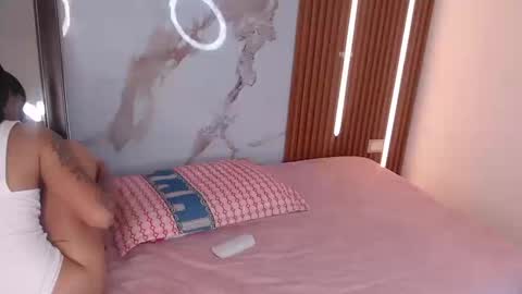 Hi guys im Mary  online show from 09-25-25, 08:01