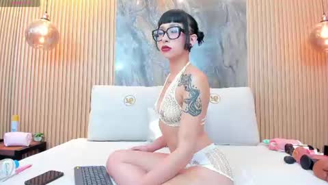 Snapshot of mary_spencer chatting on 07-10-26, 10:40 MARY online show from 07-10-26, 10:40