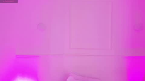 Snapshot of mary_suarez chatting on 10-12-25, 04:00 Maria online show from 10-12-25, 04:00