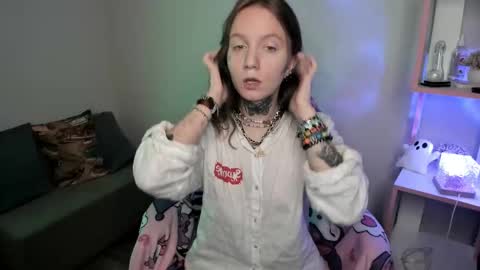 Snapshot of mary_xextra chatting on 10-25-25, 01:24 Mary GTM3Mon Wed Thu Sat Sun 0400 am-1030pm online show from 10-25-25, 01:24