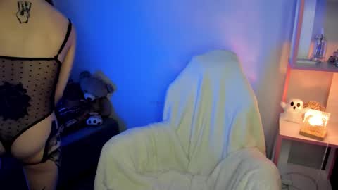 Snapshot of mary_xextra chatting on 10-29-25, 01:08 Mary GTM3Mon Wed Thu Sat Sun 0400 am-1030pm online show from 10-29-25, 01:08