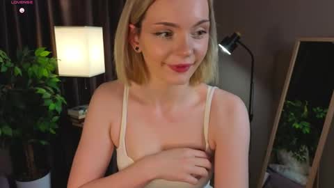 Snapshot of marycalder chatting on 04-06-26, 01:14 Mary online show from 04-06-26, 01:14