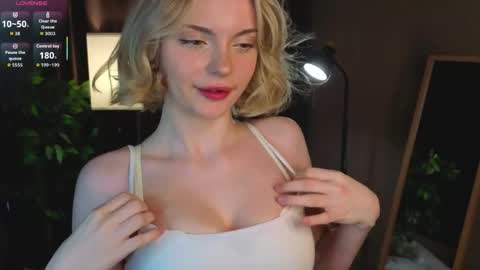 Snapshot of marycalder chatting on 04-07-26, 01:06 Mary online show from 04-07-26, 01:06