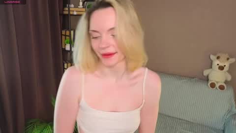 Snapshot of marycalder chatting on 05-02-26, 12:48 Mary online show from 05-02-26, 12:48