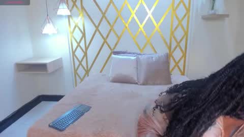 Snapshot of maryevans_ chatting on 11-17-25, 01:06 online show from 11-17-25, 01:06