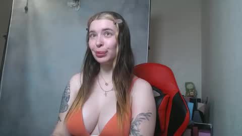 Snapshot of maryh0tlove chatting on 06-10-26, 12:04 maryh0tlove online show from 06-10-26, 12:04