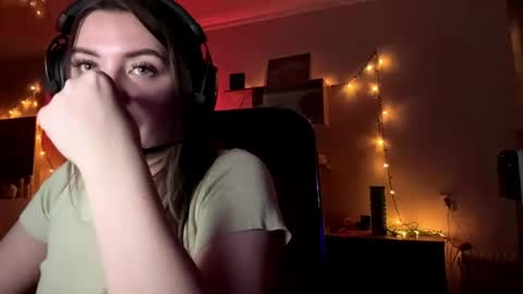 Annie online show from 04-21-26, 06:12