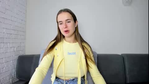 Snapshot of marylee_21 chatting on 11-18-25, 09:36 Mari online show from 11-18-25, 09:36