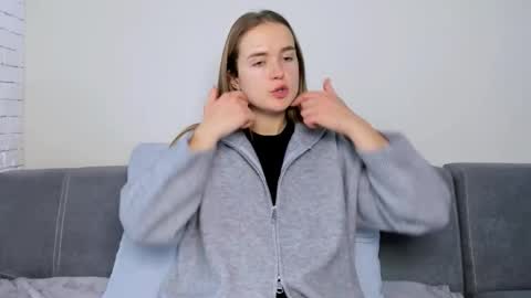 Snapshot of marylee_21 chatting on 12-16-25, 08:41 Mari online show from 12-16-25, 08:41