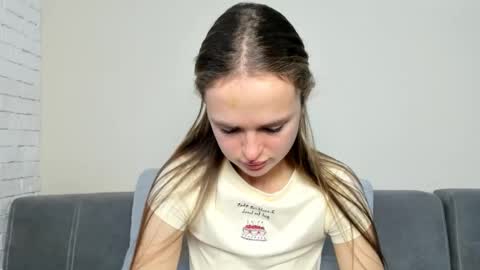 Snapshot of marylee_21 chatting on 12-23-25, 07:17 Mari online show from 12-23-25, 07:17