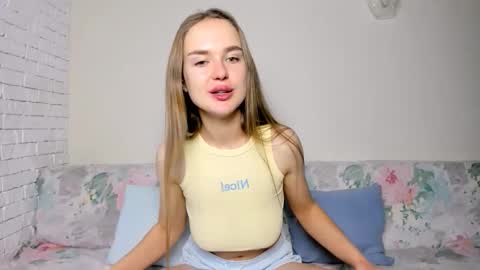 Snapshot of marylee_21 chatting on 01-06-26, 07:12 Mari online show from 01-06-26, 07:12