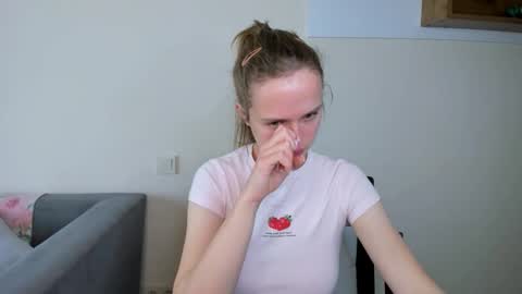 Snapshot of marylee_21 chatting on 04-14-26, 08:09 Mari online show from 04-14-26, 08:09