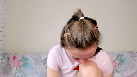 Snapshot of marylee_21 chatting on 04-16-26, 08:15 Mari online show from 04-16-26, 08:15