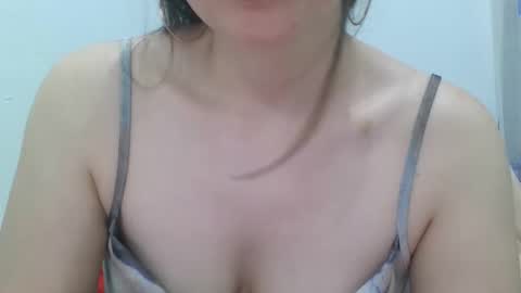 Snapshot of marylinro chatting on 10-13-25, 01:00 marylinro online show from 10-13-25, 01:00