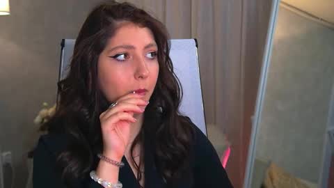 Mary Miller online show from 10-07-25, 09:39