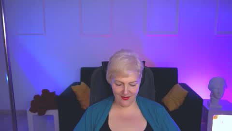 Snapshot of marymogan chatting on 09-12-25, 06:13 marymogan online show from 09-12-25, 06:13