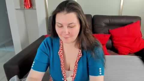 Snapshot of maryswon chatting on 10-13-25, 06:41 Mary online show from 10-13-25, 06:41