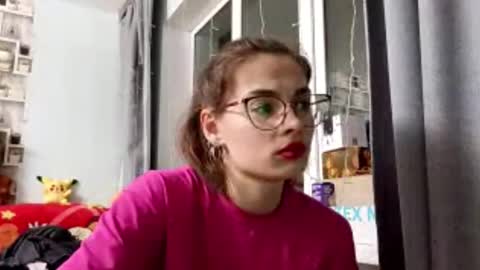 Kelly online show from 04-17-26, 01:03