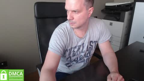 Snapshot of maschiodavide89 chatting on 04-27-26, 05:49 David online show from 04-27-26, 05:49