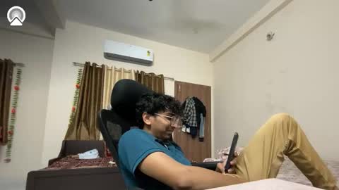 maskboyz2003 online show from 09-17-25, 04:52