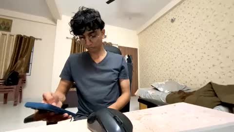 maskboyz2003 online show from 12-18-25, 06:03