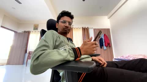 Mask Boy online show from 12-19-24, 08:23