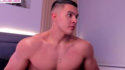 Snapshot of mason_bennet chatting on 11-28-25, 11:07 Mason Bennet online show from 11-28-25, 11:07