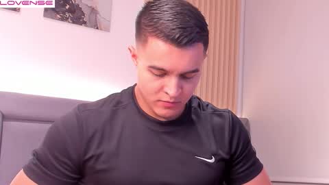 Snapshot of mason_bennet chatting on 01-06-26, 11:29 Mason Bennet online show from 01-06-26, 11:29