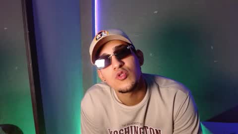 Snapshot of massimo_vidal chatting on 12-05-25, 02:31 massimo_vidal online show from 12-05-25, 02:31