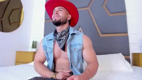 Massimo online show from 09-10-25, 03:39