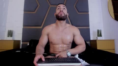 Snapshot of massimofiore_ chatting on 12-17-25, 03:56 Massimo online show from 12-17-25, 03:56