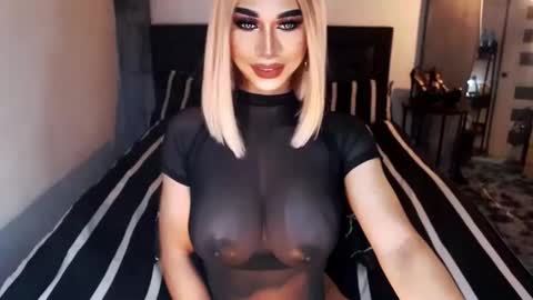 Snapshot of massivecockxmistress chatting on 10-04-25, 01:25 Aica online show from 10-04-25, 01:25