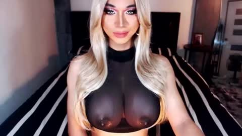 Snapshot of massivecockxmistress chatting on 10-14-25, 02:23 Aica online show from 10-14-25, 02:23