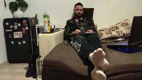 Snapshot of master_roberto333 chatting on 12-14-24, 03:47 SIR online show from 12-14-24, 03:47