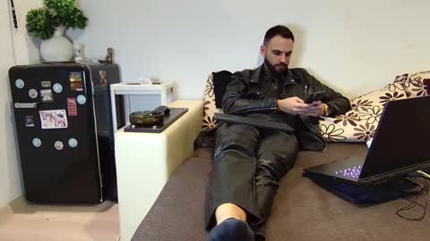 Snapshot of master_roberto333 chatting on 01-06-25, 05:49 SIR online show from 01-06-25, 05:49