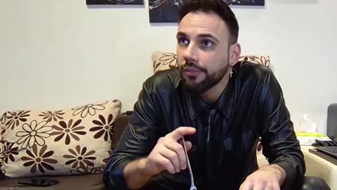 Snapshot of master_roberto333 chatting on 02-16-25, 08:33 SIR online show from 02-16-25, 08:33