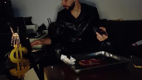 Snapshot of master_roberto333 chatting on 02-16-26, 02:40 SIR online show from 02-16-26, 02:40