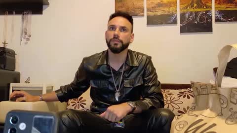 Snapshot of master_roberto333 chatting on 05-21-26, 10:06 SIR online show from 05-21-26, 10:06