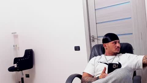 Snapshot of masterchris12 chatting on 12-04-24, 08:29 masterchris12 online show from 12-04-24, 08:29