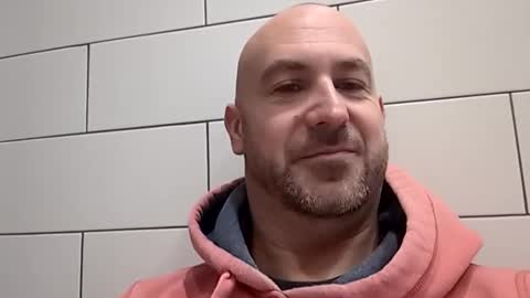 Snapshot of masterclass69er chatting on 10-23-25, 09:52 Bob online show from 10-23-25, 09:52