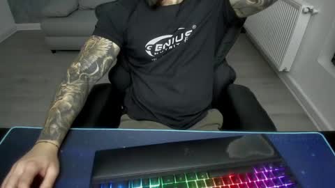 Snapshot of masterkingmuscle chatting on 01-15-25, 09:20 masterkingmuscle online show from 01-15-25, 09:20