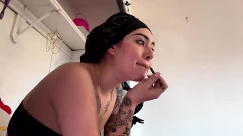 Snapshot of masturbatingmariamiller chatting on 11-27-25, 09:50 masturbatingmariamiller online show from 11-27-25, 09:50