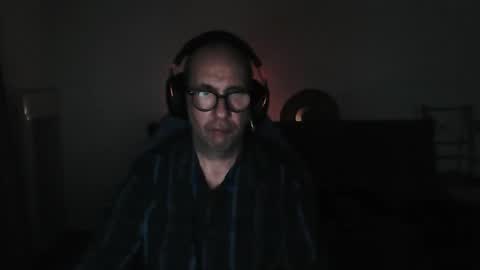 Snapshot of mat11efou chatting on 12-17-25, 12:27 mat11efou online show from 12-17-25, 12:27